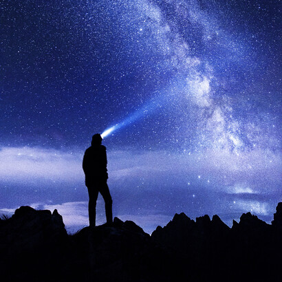 A tourist making the best of his Astrotourism experience 