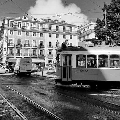 Bonde nas ruas de Lisboa, Portugal. Estaria Lisboa seguindo o mesmo caminho?
