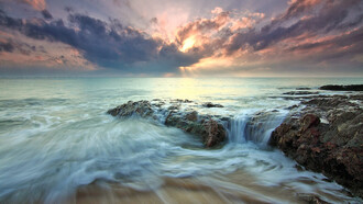 Paisaje marítimo con oleaje