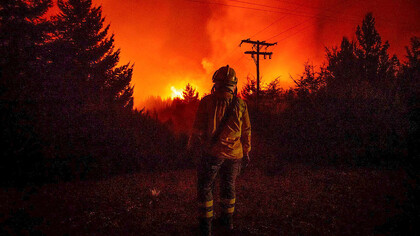 Los incendios en la Patagonia argentina en 2025 han causado una devastación sin precedentes, afectando el medioambiente, la economía y la vida de miles de personas, mientras las labores de contención y la búsqueda de responsables continúan