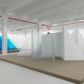 Larry Bell. Still Standing. Installation view @Larry Bell Photo: Dan Bradica