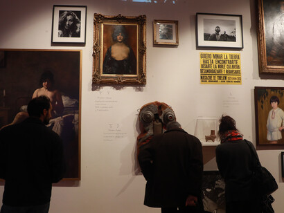 Adriana Bustos, Código natal los orígenes cósmicos del Museo, vista de exhibición. Cortesía del Museo Nacional de Bellas Artes