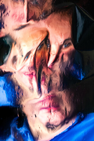 Nicolas Cisternas Mar, El espejo y la máscara, 2008. Cortesía del Cortesía del Museo Municipal de Bellas Artes de Valparaíso  © Nicolas Cisternas Mar