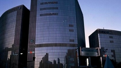 Yurakucho Mullion, photo by Alma Reyes