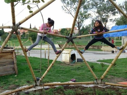 Estructura geodésica en Granja pública de Edo Mex. Uryan Lozano en trabajo conjunto con Taller Transversal. Foto: Aarton D. 2016