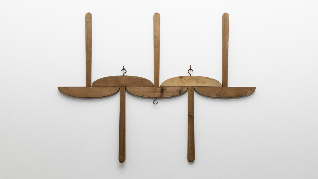 Arturo Comas, Untitled (hanger), 2026. Courtesy of Galeria Nave © Arturo Comas