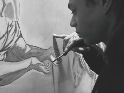 Tyrone Egbowon carefully painting the contours on his latest artwork