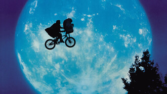 Una de las memorables escenas de   «E.T., el extraterrestre» (1982), Steven Spielberg