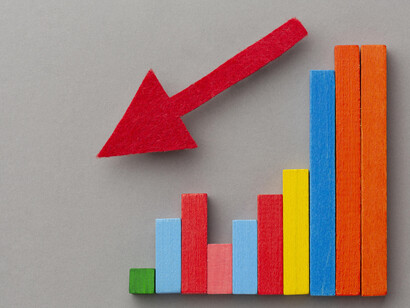 La flèche rouge plongeante rappelle le déclenchement automatique de l’assurance « perte de CA » dès franchissement d’un seuil sectoriel