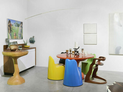 Wendell Castle, Living, exhibition view. Courtesy of Friedman Benda Gallery