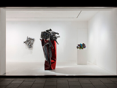 John Chamberlain, Entirelyfearless, Installation view of the exhibition © 2018 Fairweather & Fairweather LTD/Artists Rights Society (ARS), New York. Photo by J. Fernandes. Courtesy Gagosian