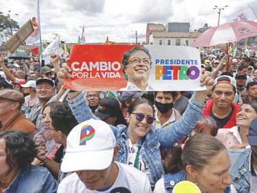 Marcha por la victoria de Gustavo Petro en las elecciones de Colombia