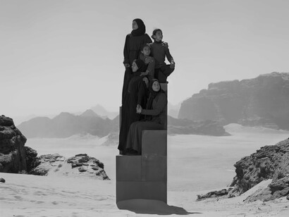 Nick Brandt, Rakan sisters. Courtesy of Gilman Contemporary