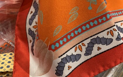 Orange Fiber è una startup italiana nata a Catania nel 2014 con l’obiettivo di trasformare gli scarti delle arance in un tessuto sostenibile e innovativo