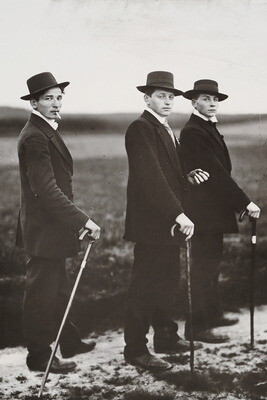 Jungbauern, aus dem Projekt Menschen des 20. Jahrhunderts, August Sander (1876-1964)1914 Deutschland Silbergelatine 24,6 x 16,6 cm