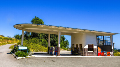 Si sono incontrati dal benzinaio