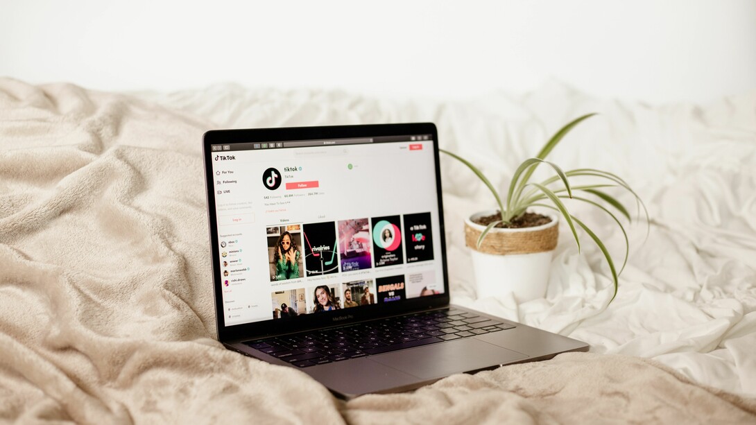 Piattaforma social di diffusione dei contenuti digitali. Utilizzati da milioni di utenti i canali social media consentono al content creator di raggiungere potenzialmente una vastissima platea