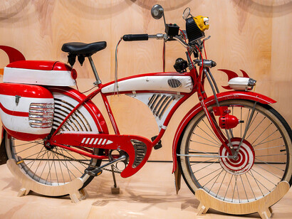 Pee-wee Herman’s customized 1953 Schwinn DX Cruiser starring in Tim Burton’s 1985 film, Pee-wee’s big adventure. Courtesy of Cincinnati Art Museum