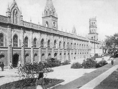 Nació como Real y Pontificia Universidad de Caracas por cédula de su majestad Felipe V