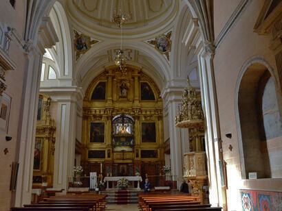 La percepción que el santo tiene de Dios está tan intrínsecamente arraigada en su persona, que le basta con sumergirse en su propio interior para palpar la presencia divina y sentir que todo su ser está entroncado sustancialmente con ella.  
  Interior de la Iglesia San Juan de la Cruz, Alba de Tormes, Salamanca, España