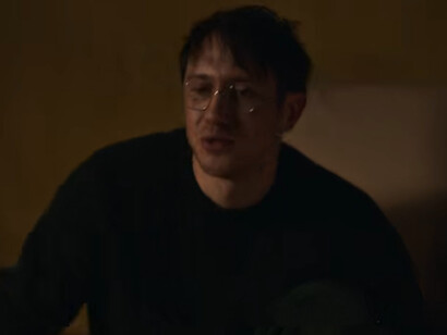 Il film esplora il rapporto tra lavoro, identità e aspirazioni personali attraverso un racconto realistico e riflessivo. Bastien Bouillon in una scena del film tratta dal trailer