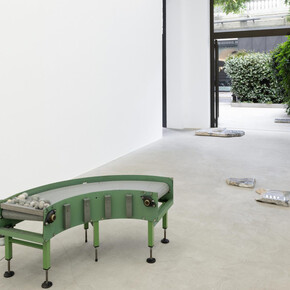 Nina Canell, Days of inertia, exhibition view. Courtesy of kaufmann repetto
