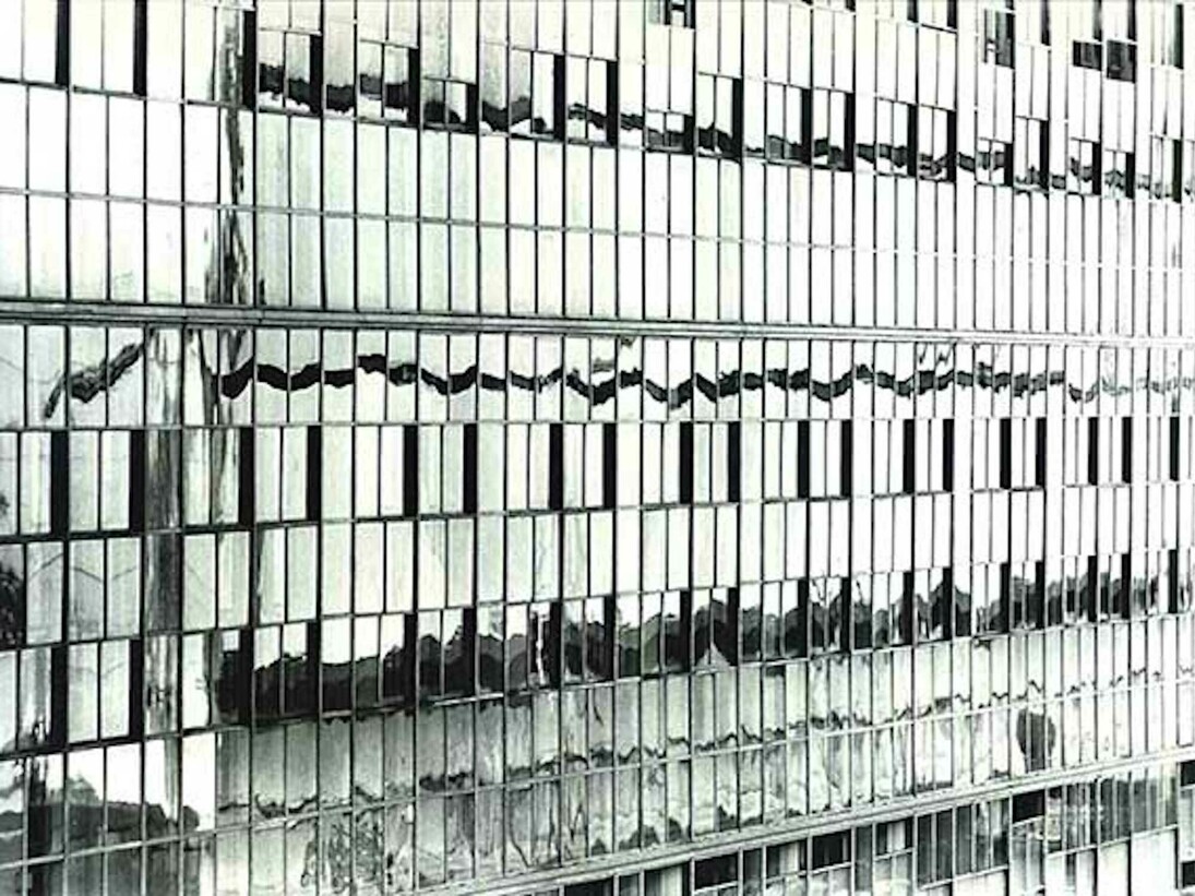 Fulvio Roiter, Fronte vetrato delle fabbriche Olivetti a Ivrea (architetti L. Figini, G. Pollini, ampliamento del 1939-40),1958 ca., Mart, Archivio del ʼ900, Fondo Figini-Pollini