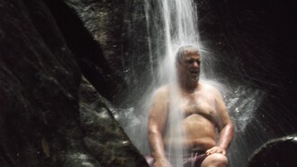 Purificación en un torrente del Amazonas, antes de la ceremonia Ayahuasca