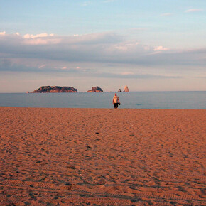 Rafel G. Bianchi, 'A x metros del objetivo, 2006-2014 (serie en proceso), Impressió per raig de tinta sobre paper, 35,5 x 40 cm. 37,5 x 42 cm c/u (amb marc). Cortesia de l'artista i de la Galeria Nogueras Blanchard. Barcelona / Madrid
