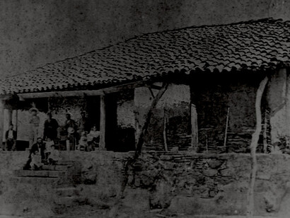 Vista frontal de la casona original de la hacienda Santa Rosa