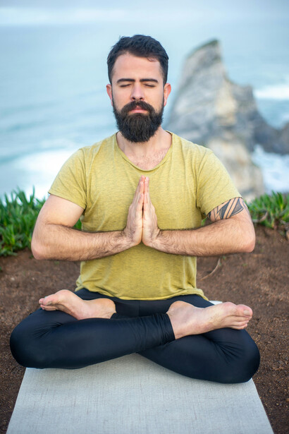 Meditação ao ar livre. Por ora, deixemos o Sol adentrar e brilhar