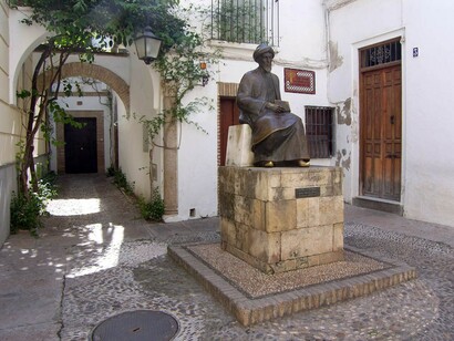 Estatua de Maimónides en la judería de Córdoba