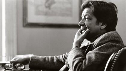V. S. Naipaul, fue un escritor británico-trinitense que recibió el premio Nobel de Literatura en 2001