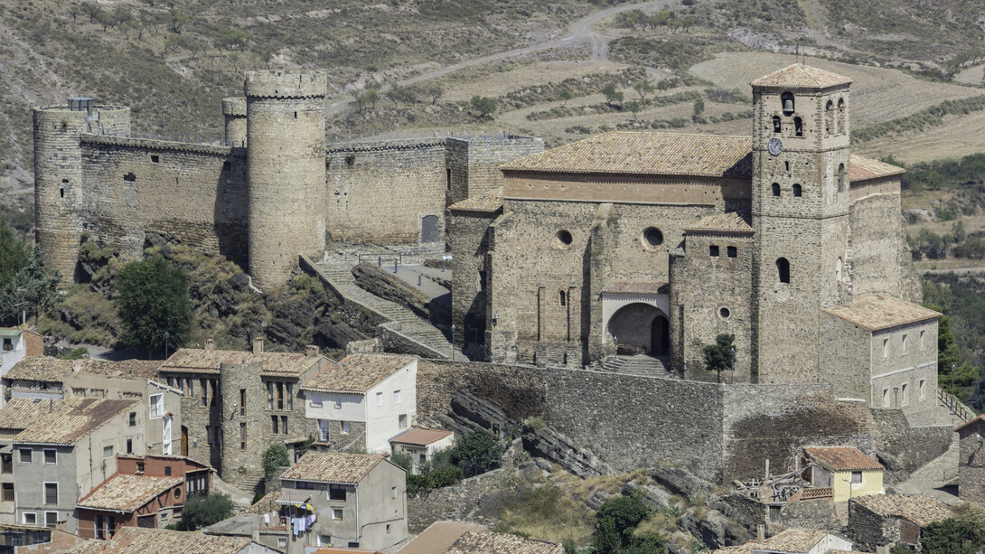 Castillo e iglesia de San Pedro, Cornago, La Rioja, España