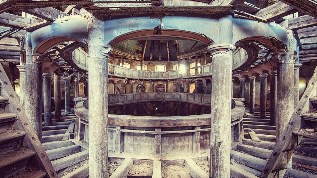 Gina Soden, Kaplica, 2014, C type print on Baryta Fine Art paper, Paper size: 35 x 47 ½ in / 88 x 123 cm, Edition of 10 plus 2 artist proofs, courtesy of Eleven, London 
