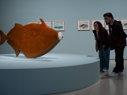 Marisol, Cuando todo está por comenzar. Dibujos de 1949 a 2015 (Quand tout est sur le point de commencer Dessins de 1949 à 2015), vue de l'exposition. Avec l'aimable autorisation du Centro Botín