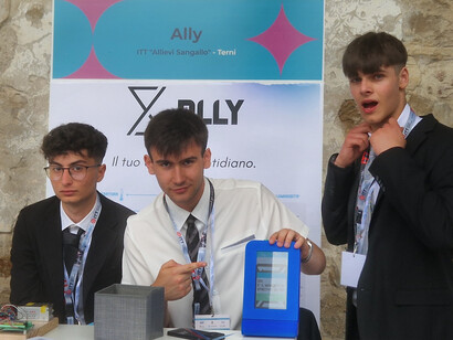 La delegazione del team "Ally" dell’Istituto "Allievi-Sangallo" di Terni ai Campionati di Imprenditorialità di Bergamo, il 4 e 5 giugno, 2025. Foto di Katia Pangrazi