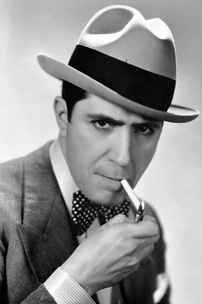 La persona y la imagen de Gardel han sido objeto de idolatría popular, especialmente en Argentina y Uruguay, colocándolo en un lugar de mito y símbolo cultural