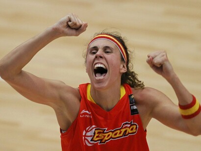 Amaya Valdemoro con la selección española de baloncesto