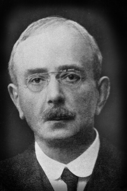 Charles Scott Sherrington, quien además de investigador y autor, fue catedrático y doctorado en las más prestigiosas universidades del mundo