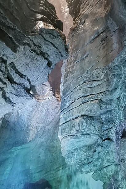 All'interno delle grotte, Cascate del Varone, Tenno, Italia