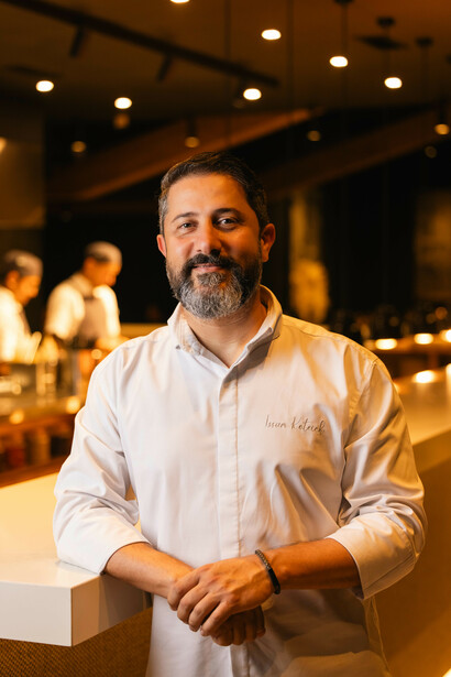 El talento de Issam lo llevó a trabajar en reconocidos restaurantes en España y Dubái antes de regresar a Venezuela para fundar Melao y, posteriormente, Cordero