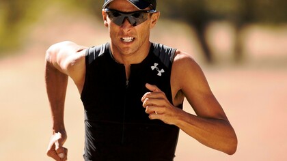 Un deportista en plena carrera