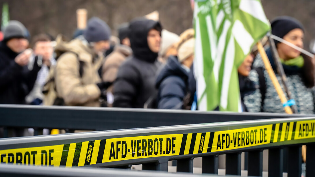 A protest took place in Bonn, Germany, in February 2025, organized by the Center for Political Beauty, calling for a ban on the far-right party Alternative for Germany (AfD). The demonstration was focused on opposing the fascist ideologies promoted by the party, with a group of people standing around a barricade to voice their demands