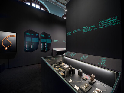 Jewellery and figure, exhibition view. Courtesy of the Museum of Decorative Arts