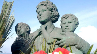 La stele sul luogo dell'attentato