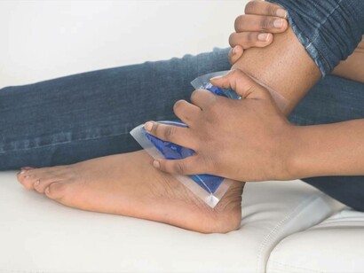 The liver's failure to produce enough blood proteins, such as albumin, can also cause inflammation of the feet