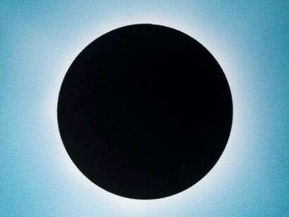 Victor Ash, turquoise eclipse, 2022
