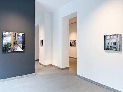 Matteo Massagrande, Soglie – Stanze, paesaggi, città, vista della mostra. Cortesia di Punto Sull'Arte