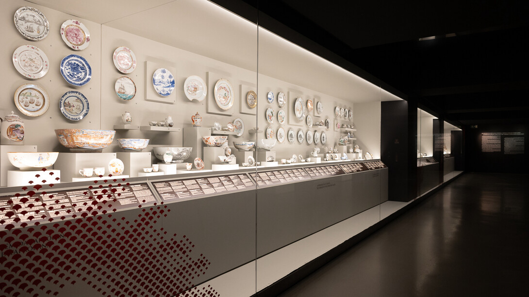 Chinese export porcelain. Former Cunha Alves Collection, exhibition view. Courtesy of Fundação Oriente
